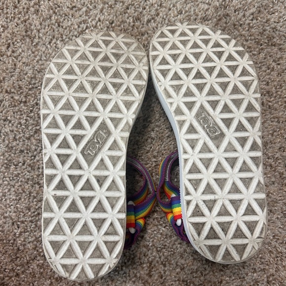 TEVA white rainbow Pride strap sandals shoe size 7 - Picture 7 of 7